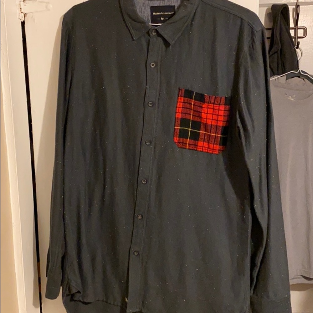 Modern amusement button up